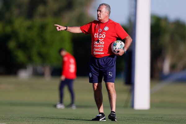Alfaro define hoy el equipo titular de Paraguay ante Argentina - 1000 Noticias
