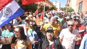 Masiva movilización contra carrera civil en zona del Congreso: ¿Qué reclaman los trabajadores?