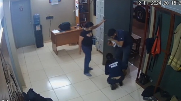 Bombero aplicó la maniobra de Heimlich y salvó a bebé de un mes - trece