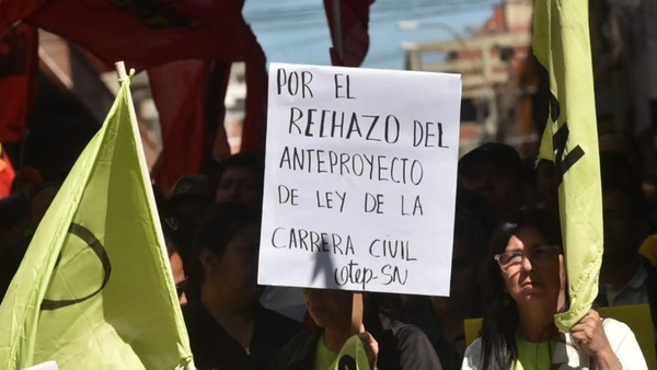 Protestas en el Congreso contra ley servicio civil