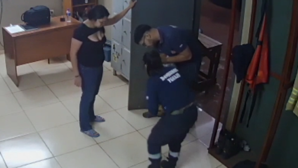 Alto Paraná: Bombero salva la vida de un bebé que se atragantó con grano de choclo