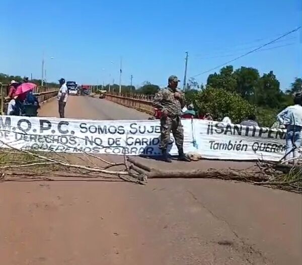 Indígenas cierran ruta Concepción-Pozo Colorado y causa indignación de trabajadores
