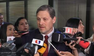 PGN 2025: Senadores cartistas definirán en bancada sobre combustibles y seguro vip