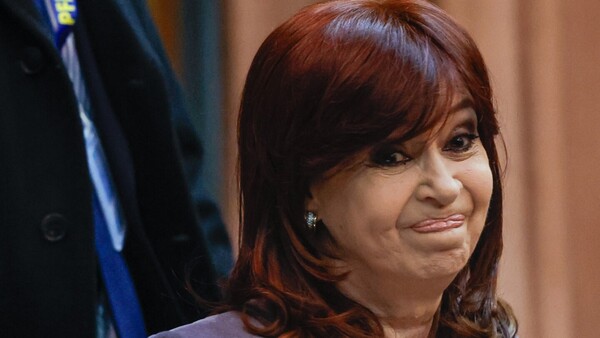 Justicia argentina condena a seis años de prisión a Cristina Fernández por corrupción