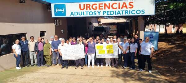 Funcionarios de blanco del Hospital Regional de San Juan Bautista rechazan la Ley de Carrera Civil - Nacionales - ABC Color