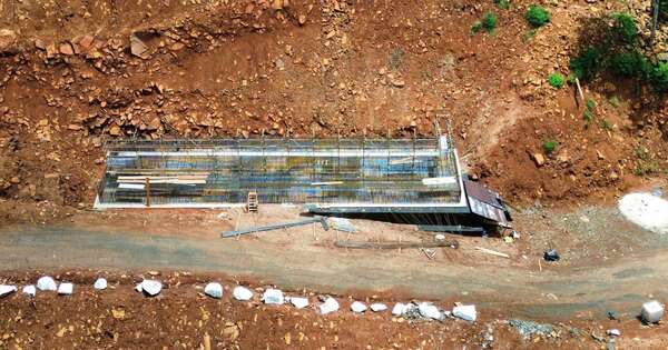 La Nación / Puente sobre el río Monday avanza con la instalación de nuevas estructuras