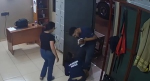 Bombero héroe salva la vida de un bebé que se atragantó