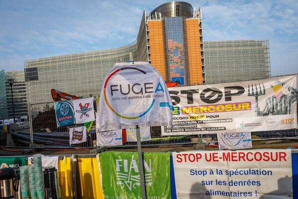 Mercosur-UE: agricultores europeos rechazan la asociación comercial - Mundo - ABC Color