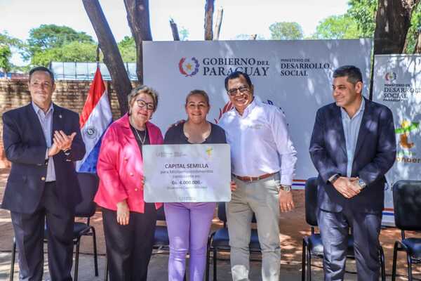 Promoción e Inclusión Socioeconómica: entrega de capital semilla para impulsar pequeños emprendimientos • PARAGUAY TV