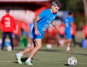 La Albirroja tuvo su tercer entrenamiento pensando en el compromiso ante Argentina - ADN Digital