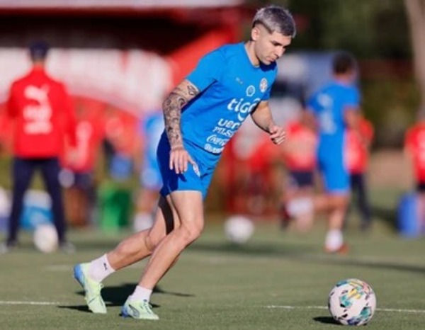 La Albirroja tuvo su tercer entrenamiento pensando en el compromiso ante Argentina - ADN Digital