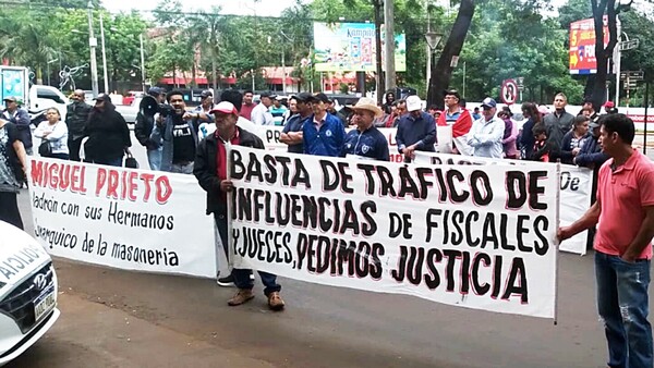 Con marcha piden la intervención de Municipalidad de Ciudad del Este