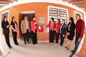 Gobernadora de Paraguarí inauguró obras en Ybytymí