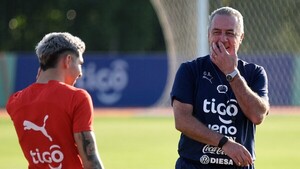 Gustavo Alfaro: "El paraguayo va con la camiseta de Paraguay"