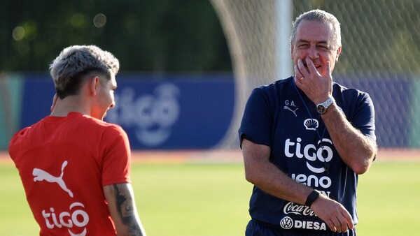 Gustavo Alfaro: "El paraguayo va con la camiseta de Paraguay"