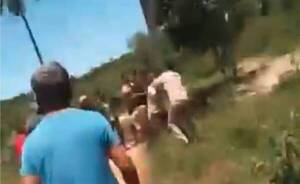 [VIDEO] Se le manifestó “el demoño” y se armó tremendo sarambí entre creyentes de un templo en Santaní