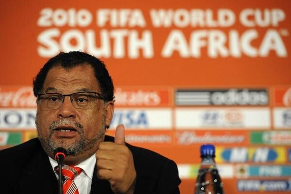 Versus / El presidente de la Federación Sudafricana de Fútbol es arrestado por fraude