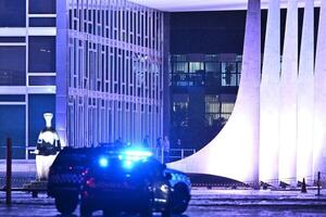 Un hombre se suicida con un explosivo en la puerta del Tribunal Supremo de Brasil - Mundo - ABC Color
