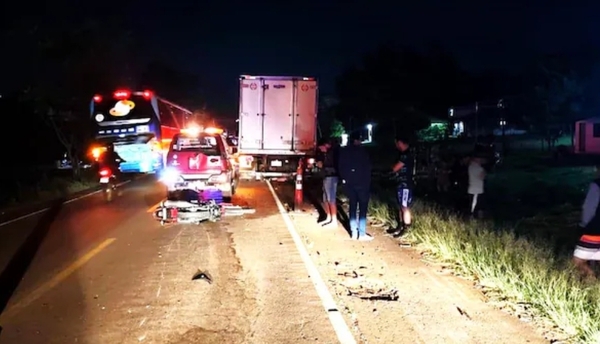 Un docente pierde la vida tras choque frontal con camión - Noticiero Paraguay