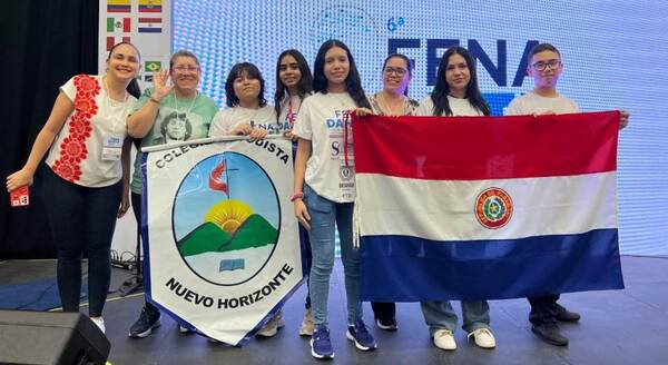 Estudiantes paraguayos participan en feria internacional