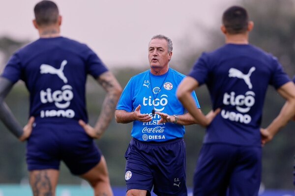 Versus / Paraguay cambia de "punta de lanza" para recibir a la Argentina