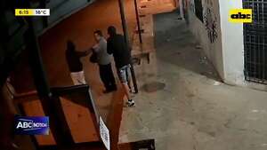 Video: Capturan a uno de los jóvenes que había atacado a trabajador de 60 años en Guarambaré - ABC Noticias - ABC Color