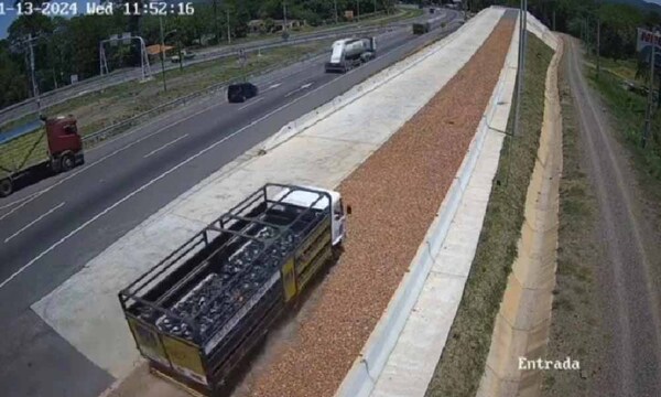 Camión que llevaba gas evitó accidente al utilizar la rampa de frenado en Pedrozo – Prensa 5