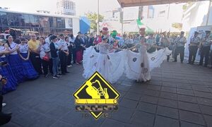Miles de turistas ingresan a CDE desde el Brasil por el puente de la Amistad