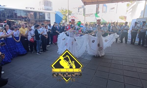 Miles de turistas ingresan a CDE desde el Brasil por el puente de la Amistad