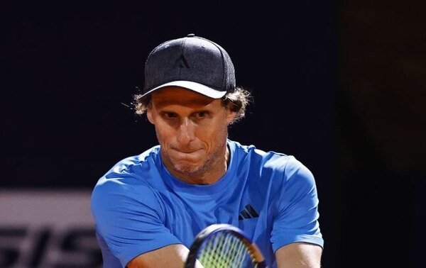 Versus / Forlán perdió en su debut como tenista en el torneo ATP en Uruguay