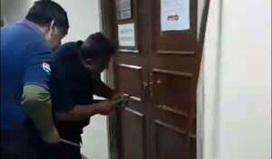 Video: denuncian presunta “quema de archivo” en depósito donde debería trabajar la hermana de Yamy Nal - Policiales - ABC Color