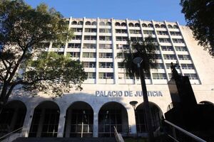 Aviso de corte general de energía eléctrica en el Palacio de Justicia de Asunción