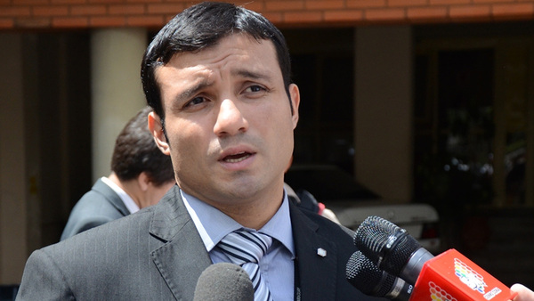 Denuncian al fiscal Aldo Cantero por violencia