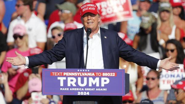 Trump revela que fue "muy agradable" la reunión con Biden para preparar la transición