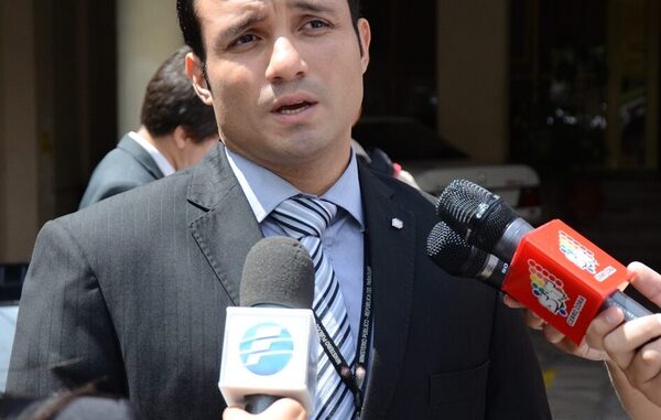 Denuncian al fiscal Aldo Cantero por violencia y abandono de su hijo
