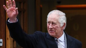 El rey Carlos III cumple 76 años con poco que celebrar
