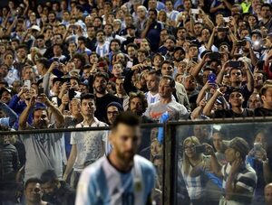 Migraciones anticipa gran afluencia de argentinos a horas del partido ante Paraguay · Radio Monumental 1080 AM