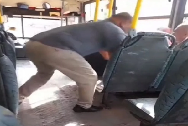 Buscan al chofer de bus que agredió a un anciano por no tener tarjeta de billetaje - Noticiero Paraguay