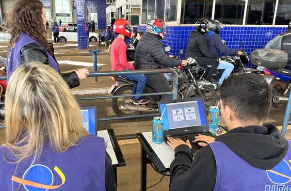 Buscan obtener el perfil de personas y flujo de vehículos en los puentes de la Triple Frontera - ABC en el Este - ABC Color