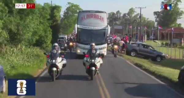 ¡La Albirroja ya partió rumbo al Defensores! - trece