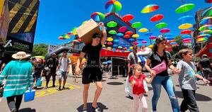 La Nación / Hoteles llenos y buen ingreso de turistas en el primer día del Black Friday CDE