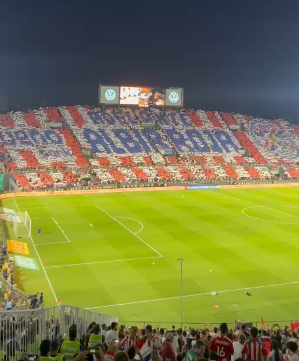 ¡Espectacular recibimiento a nuestra Albirroja en el Defensores! - trece