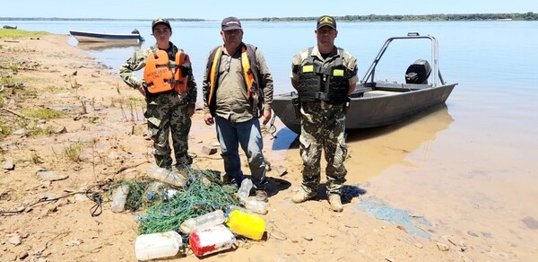 Técnicos del MADES retiran 3.000 metros de espineles del río Paraná - ADN Digital