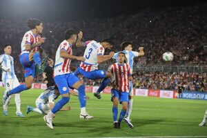 Versus / ¡El cabezazo de Omar Alderete que hizo estallar el Defensores del Chaco!