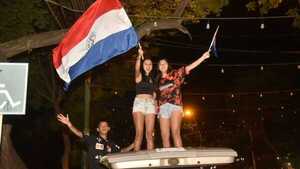 Los festejos frente al Panteón de los Héroes