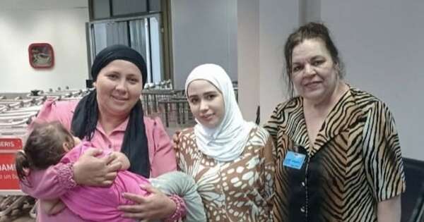 La Nación / Tras 24 años, paraguaya se reencuentra con su hija