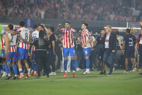 Versus / ¡Paraguay tumba al campeón del mundo!
