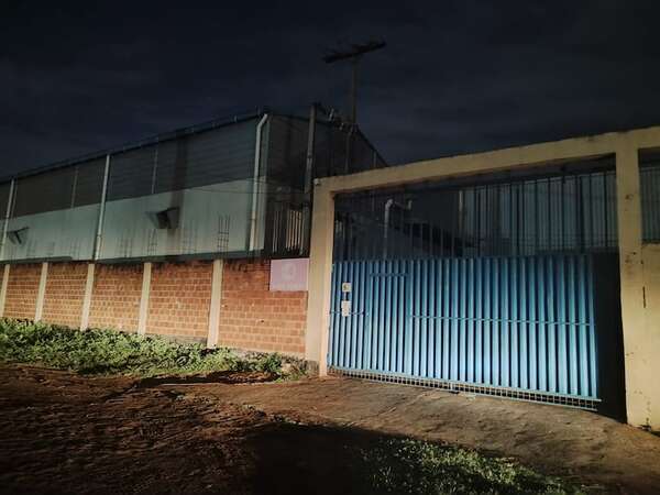Incendio en fábrica de toallas en Ñemby deja solo daños materiales - Policiales - ABC Color