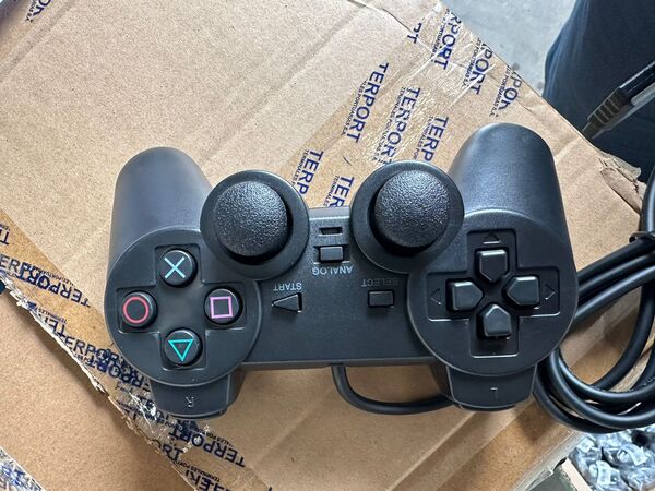 Incautan 18.000 controles de videojuegos por transgredir ley de marcas - 1000 Noticias