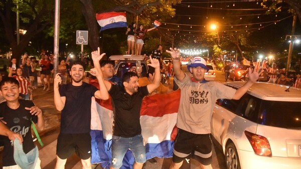 Videos: La euforia se apoderó de las calles tras el triunfo de Paraguay contra Argentina